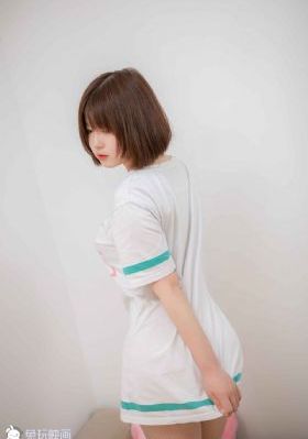 免费看美女洗澡全身光子_DVD在线观看