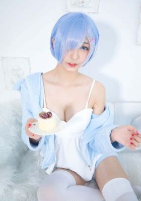 丰满秘书调教h_4K动漫免费观看